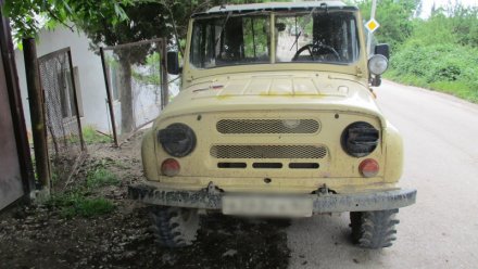 Под Алуштой обокрали припаркованный УАЗ