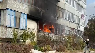 В Крыму из горящего дома эвакуировали 10 человек, есть пострадавшие